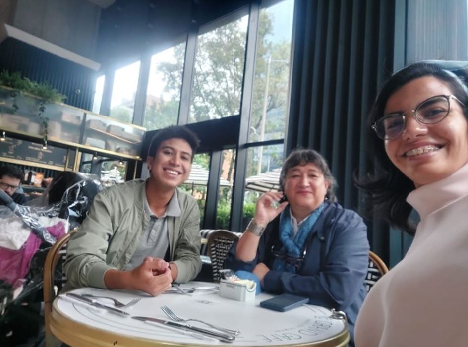 Santiago Molina Lyon en Francia lengua francófona Colegio Nueva Colombia IED 002