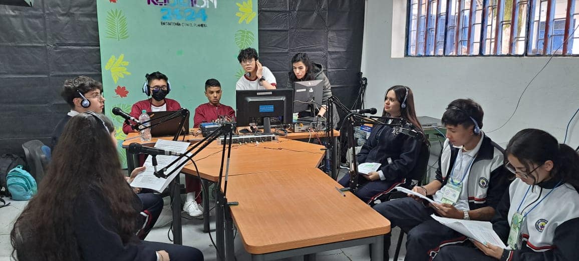 La educación suena mejor en la radio.